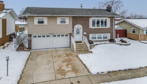 15132 Rob Roy Dr, Oak Forest, IL 60452-1931