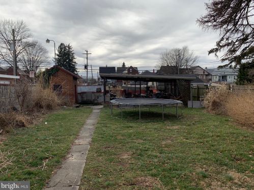 243 Baltimore St, Hanover PA 17331-3315 exterior