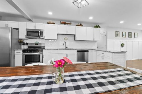 6831 Missouri Ave, Hammond IN  46323-1836 exterior