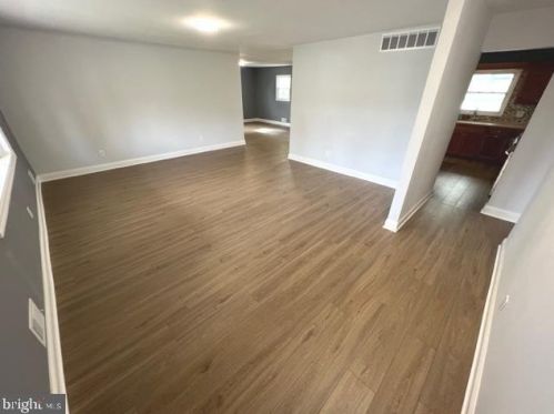 665 Shady Ln, Trenton, NJ 08619-2752
