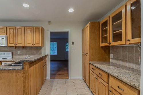 2870 Handy Dr, Atlanta GA  30318-7237 exterior
