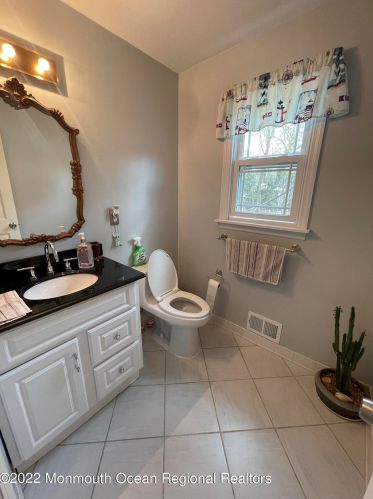 95 Oak Hill Rd, Middletown NJ 07748 exterior