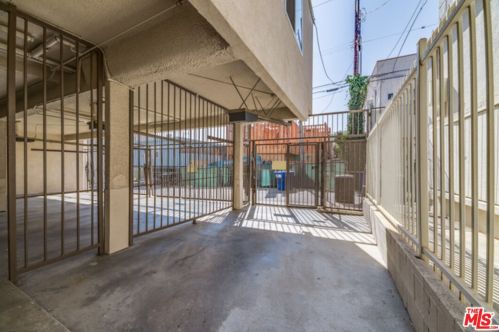 944 17th St, Santa Monica CA  90403-3274 exterior