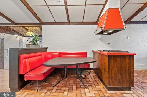 1413 8th St, Philadelphia, PA 19122-3501