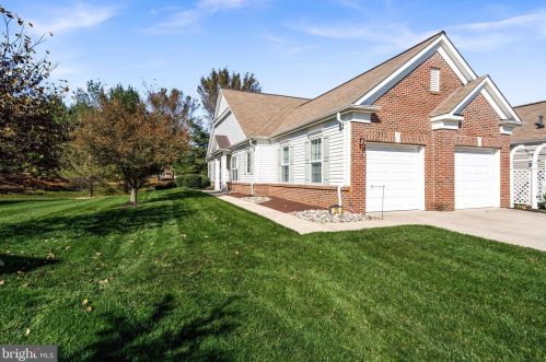25 Sparrow Dr, Trenton, NJ 08690-2400