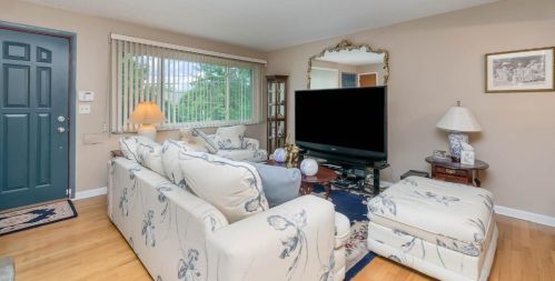 8974 Daly Rd, Cincinnati OH 45231-4637 exterior