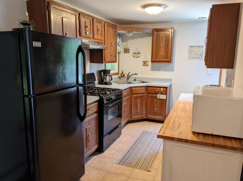 22 Blueberry Ln, York, ME 03909-6482