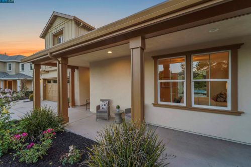 32 Shetland Ln, Concord, CA 94523-1615