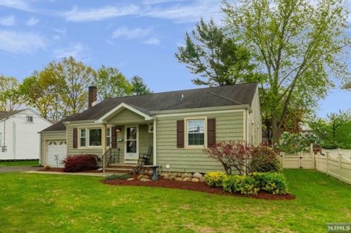 350 Trensch Dr, N Milford, NJ 07646-1046