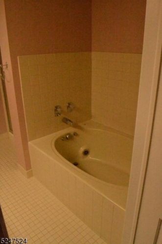 92 Quartz Ln, Paterson NJ  07501-3348 exterior