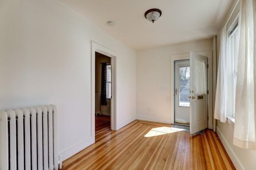 577 Spring St, Middletown, RI 02840-6847