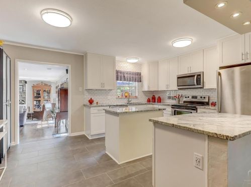 3881 Davila Dr, Dallas, TX 75220-3709