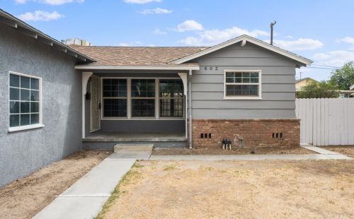 802 Avenue, Lancaster, CA 93534