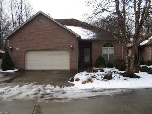 10 Hamlet Close, Parkersburg, WV 26104-7671