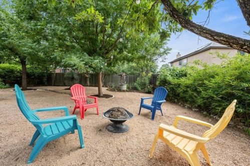 4428 Campo Verde Dr, Austin TX  78749-3639 exterior