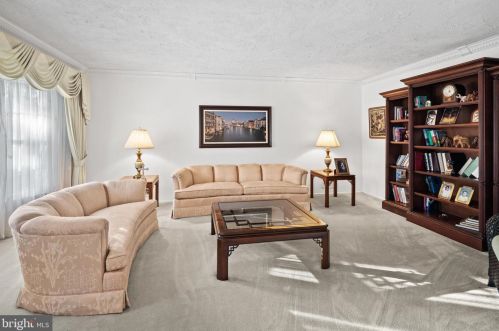 16 Ronit Dr, Trenton NJ 08628-2225 exterior