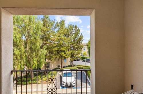 61 Nature, Irvine CA  92620-3827 exterior