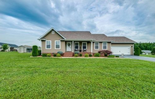 115 Rustling Oaks Dr, Ravenscroft, TN 38583-6897