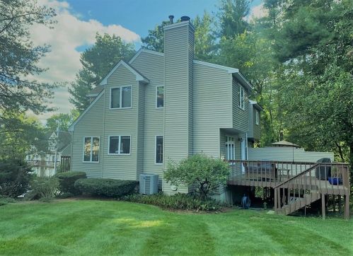 21 Newells Meadow Ln, Derry, NH 03038-1830