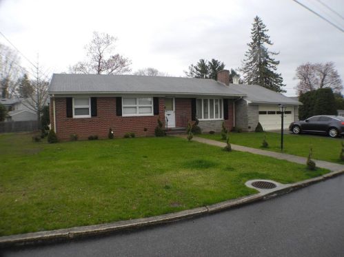 6 Di Ponte Dr, Providence, RI 02919-2203