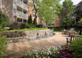 1526 Lincoln Cir, Mc Lean VA  22102-5829 exterior