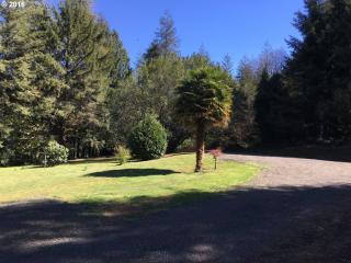 57480 Gateway Rd, Coquille, OR 97423-9644