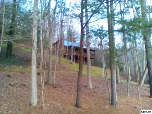 2688 Possum Ridge Way, Pigeon Forge, TN 37862-8165