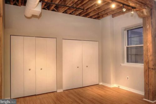 205 4th St, Philadelphia PA  19106-1855 exterior