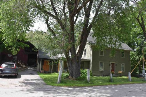 706 Western Ave, Henniker, NH 03242-3492