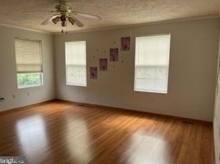 221 Breezewood Dr, Hanover, PA 17331-9361