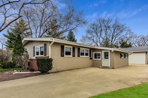 3909 Gull Ct, Rolling Meadows, IL 60008-2939