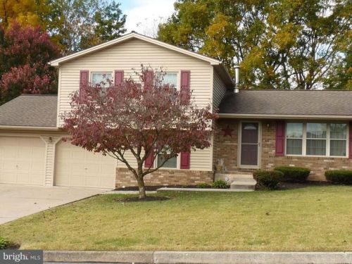 390 Harvest Dr, Harrisburg, PA 17111-5670