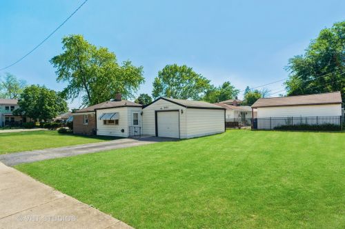 9432 Nerbonne Ave, Schiller Park, IL 60131-2040