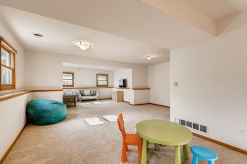 224 Oak St, Elmhurst IL  60126-2632 exterior