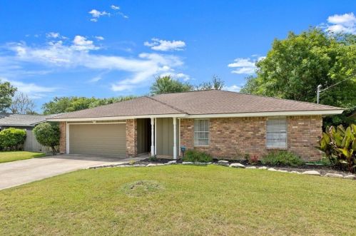 302 Northwood Dr, Georgetown, TX 78628-3326