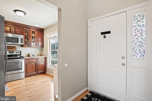 8166 Cliffview Ave, Springfield VA  22153-2622 exterior