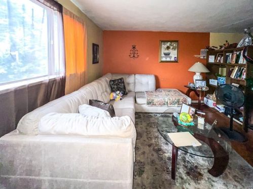 9 Benedict Ct, Norwalk, CT 06850-2802