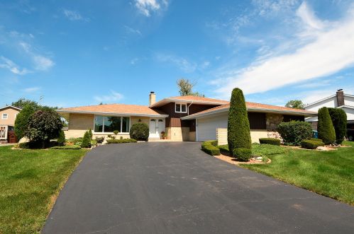 7678 Sequoia Rd, Palos Heights, IL 60463-1970