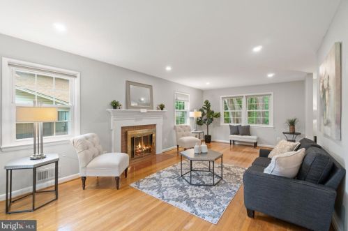 10611 Meadowhill Rd, Silver Spring, MD 20901-1527