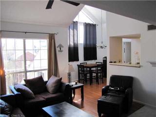 124 Carriage Xing Ln, Middletown CT  06457-5832 exterior