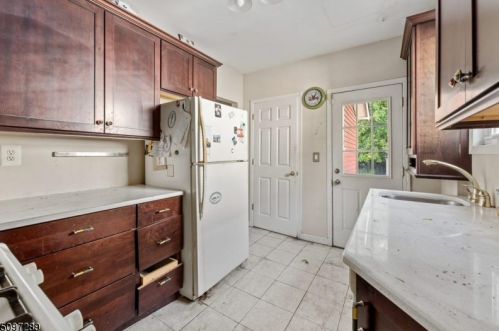 5 Hayes St, Cranford, NJ 07016-3435