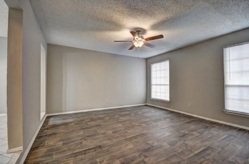 707 Shady Grove Rd, Irving TX  75060-6024 exterior