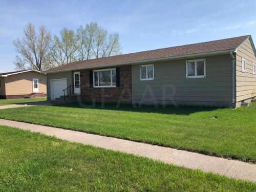 930 Noben Ave, Grafton, ND 58237-1648