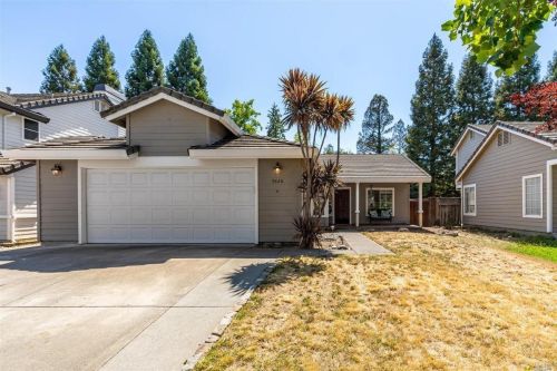 9420 Lazy Creek Dr, Windsor, CA 95492-8024