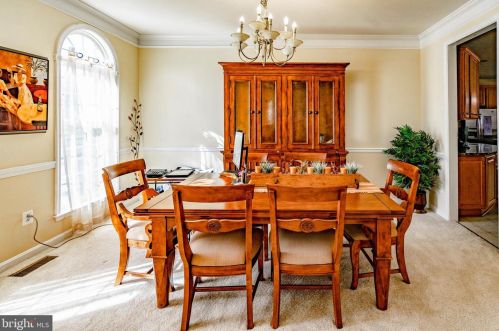 7125 Ayers Mdw Ln, Springfield VA  22150-4915 exterior