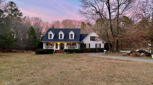 160 Hidden Lake Dr, Hull, GA 30646-4244