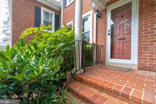 4243 32nd Rd, Arlington VA  22206-2005 exterior