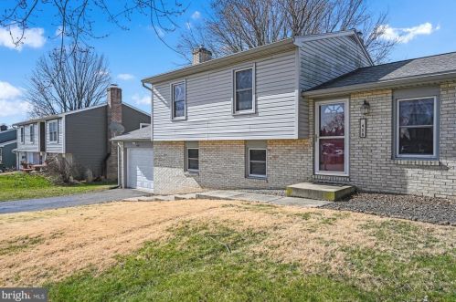 458 Amesbury Rd, Lancaster, PA 17601-3531