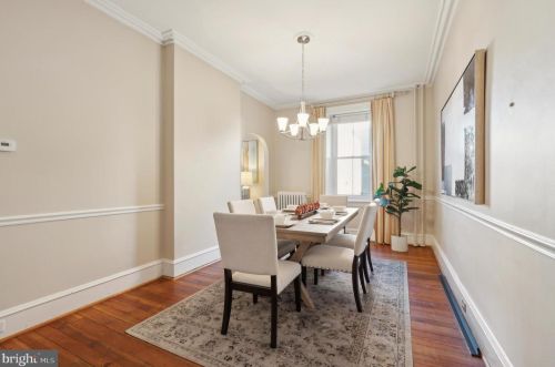 28 Gravers Ln, Philadelphia PA 19118-4132 exterior