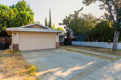 1537 Dezzani Ln, Modesto, CA 95358-5982